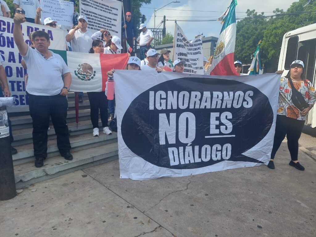 Trabajadores del Poder Judicial se manifiestan en contra de la reforma