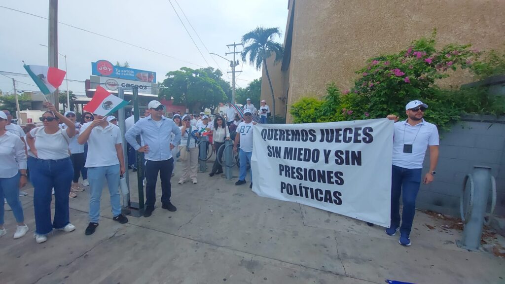 Trabajadores del Poder Judicial se manifiestan en contra de la reforma