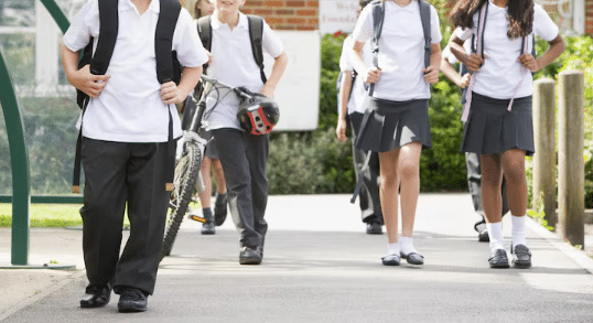 ¿La escuela te exige comprar uniformes nuevos para el regreso a clases? Ojo a lo que dice la Profeco