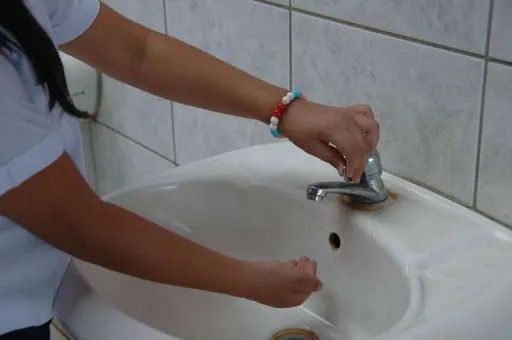 Usuarios en Los Mochis denuncian suspensión del servicio de agua
