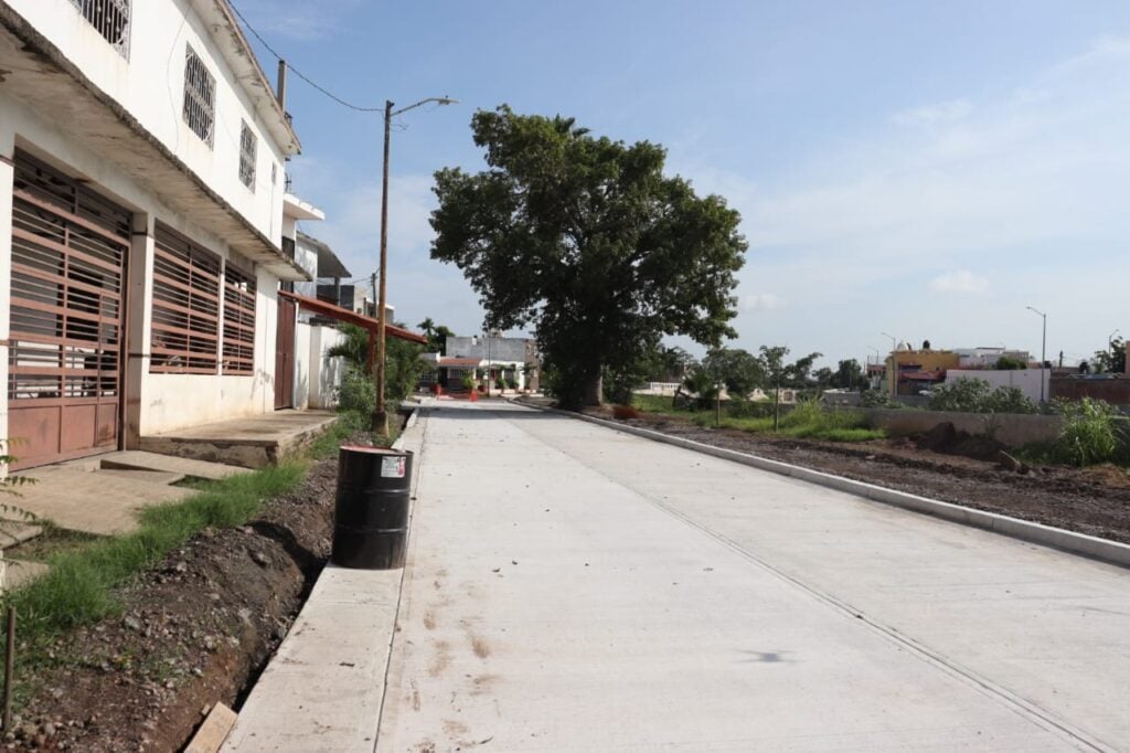 Vecinos de la Girasoles, en el Jacarandas, tendrán redes drenaje y agua potable