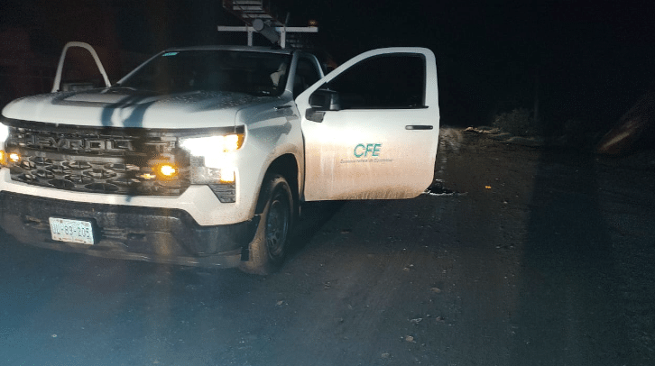 Lluvia causa caída de postes, árboles y deja sin energía eléctrica a varios poblados en Angostura