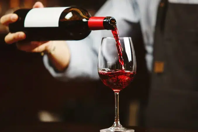 ¡A brindar! Checa cuáles son las mejores marcas de vino tinto mexicano, según Profeco