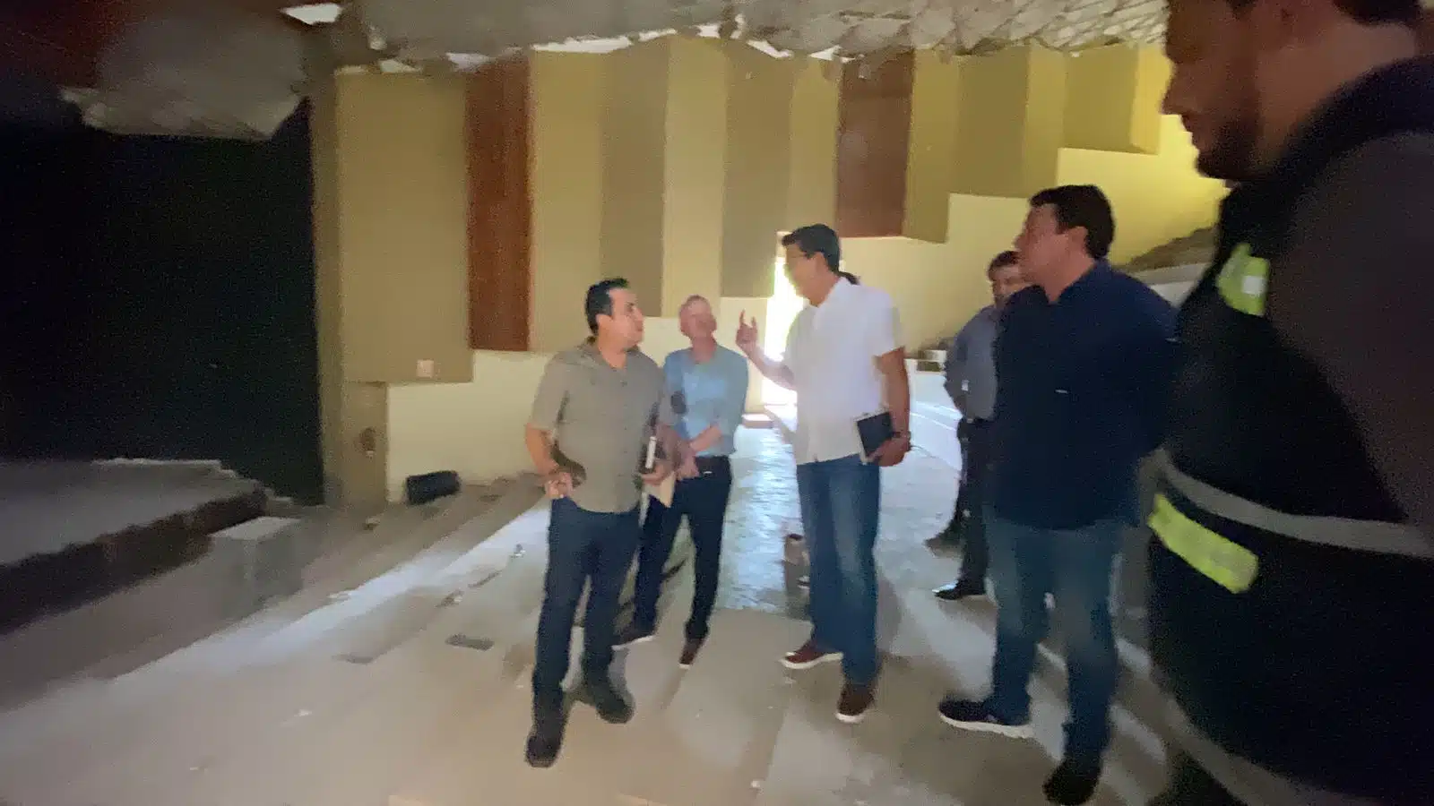 El alcalde supervisó junto con empresarios la rehabilitación del auditorio Héroes de Sinaloa, obra que estiman finalice para el 15 de octubre
