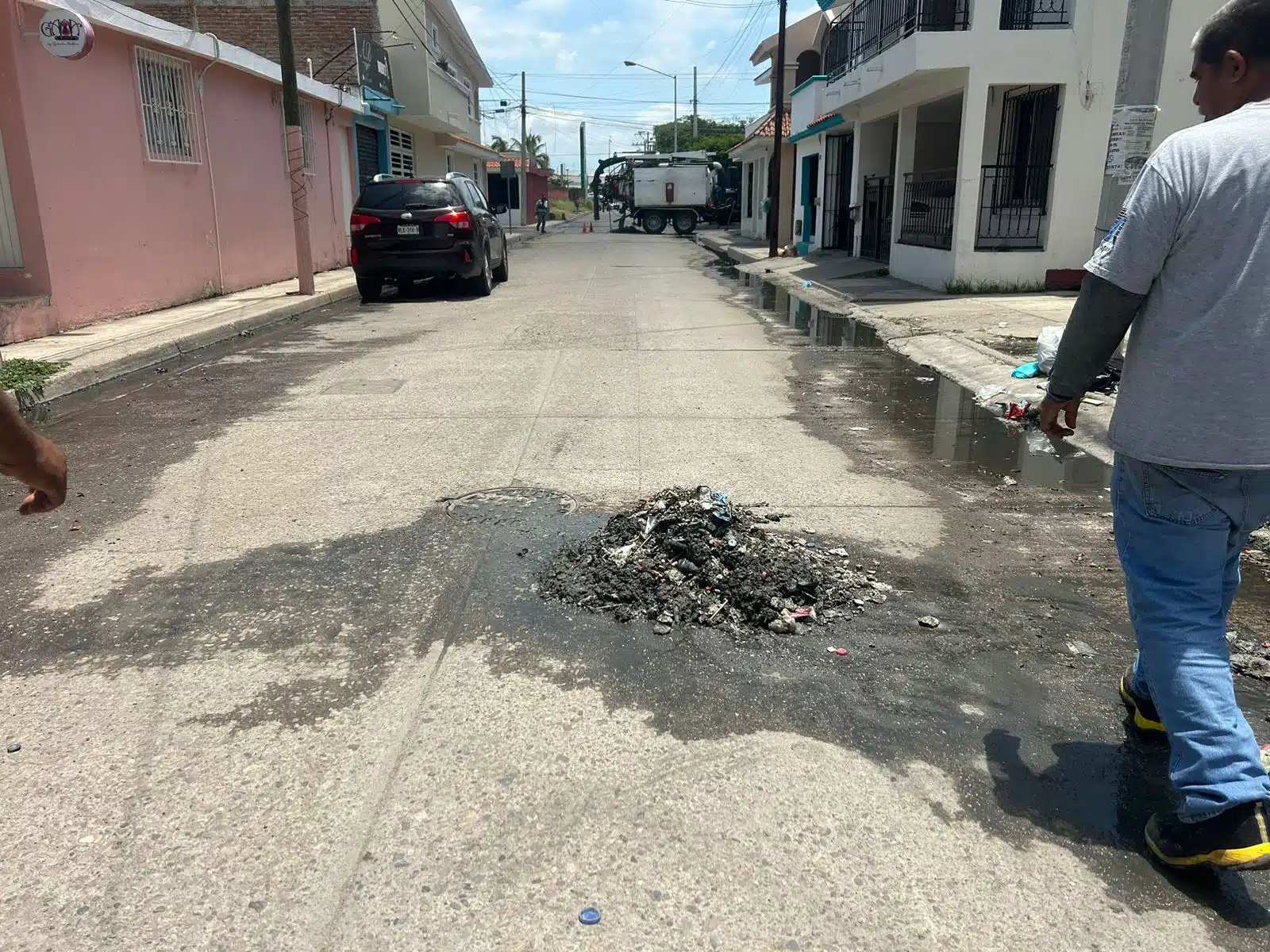 Personal de la paramunicipal procedió a retirar el gran taponamiento que fue detectado y con ello solucionó el problema; además exhorta a la ciudadanía a tener cuidado con lo que arroja al drenaje