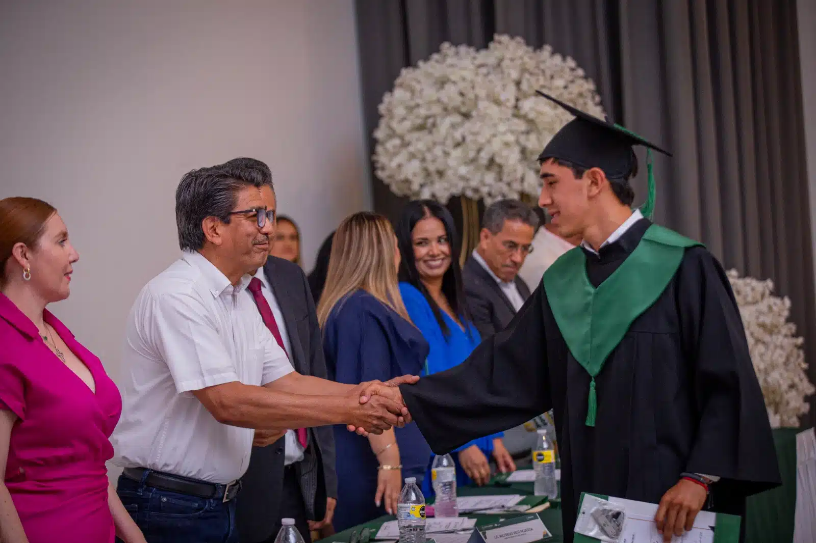 Este miércoles se celebró el acto de graduación de alumnos de la unidad Guasave, destacando que nivel estatal son más de 2 mil alumnos los que egresan este ciclo escolar