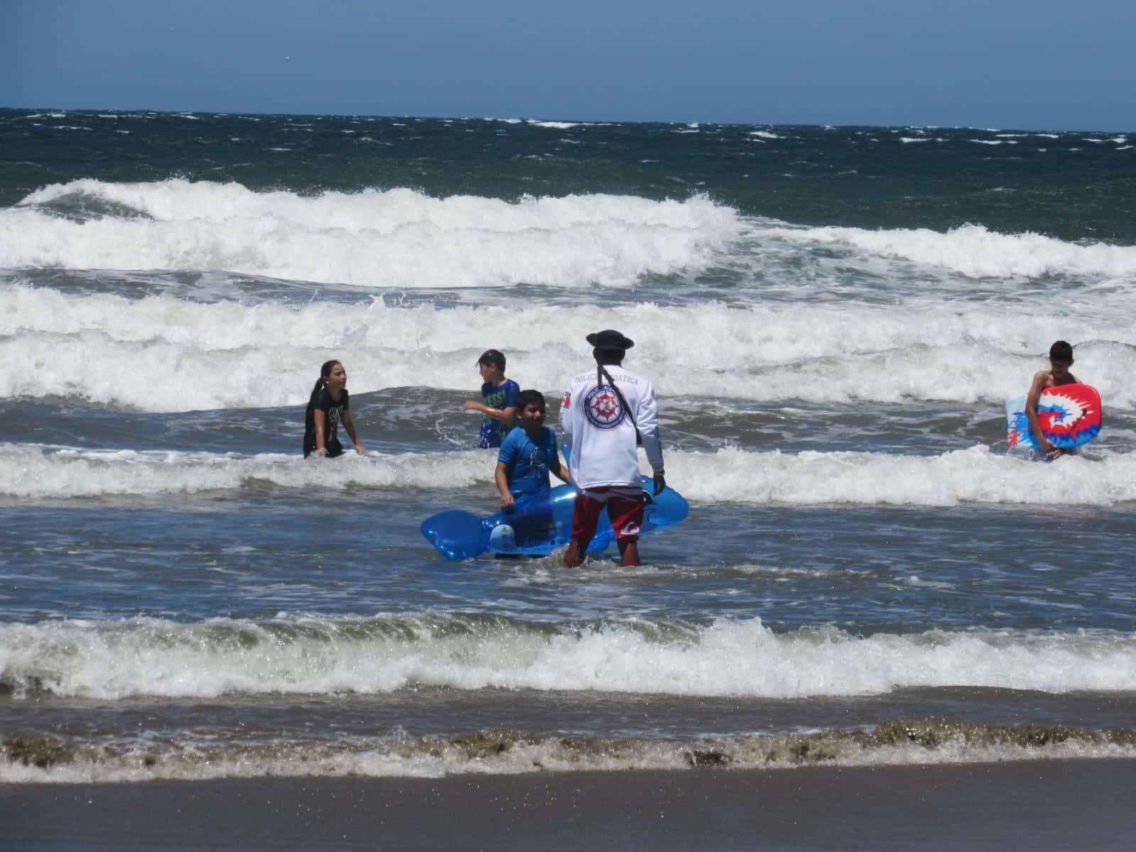 Playas de Mazatlán están en buenas condiciones para los bañistas este sábado