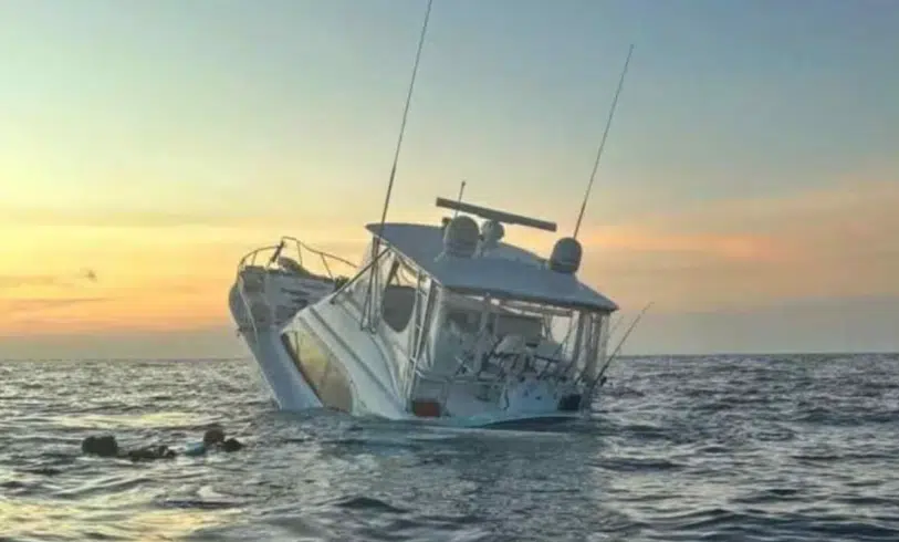 VIDEO: Yate con 12 personas a bordo naufraga y se hunde en costas de Yucatán