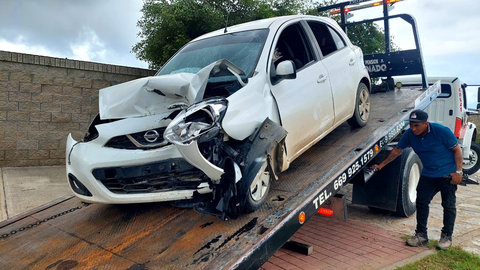 Retiro de vehículo por medio de una grúa