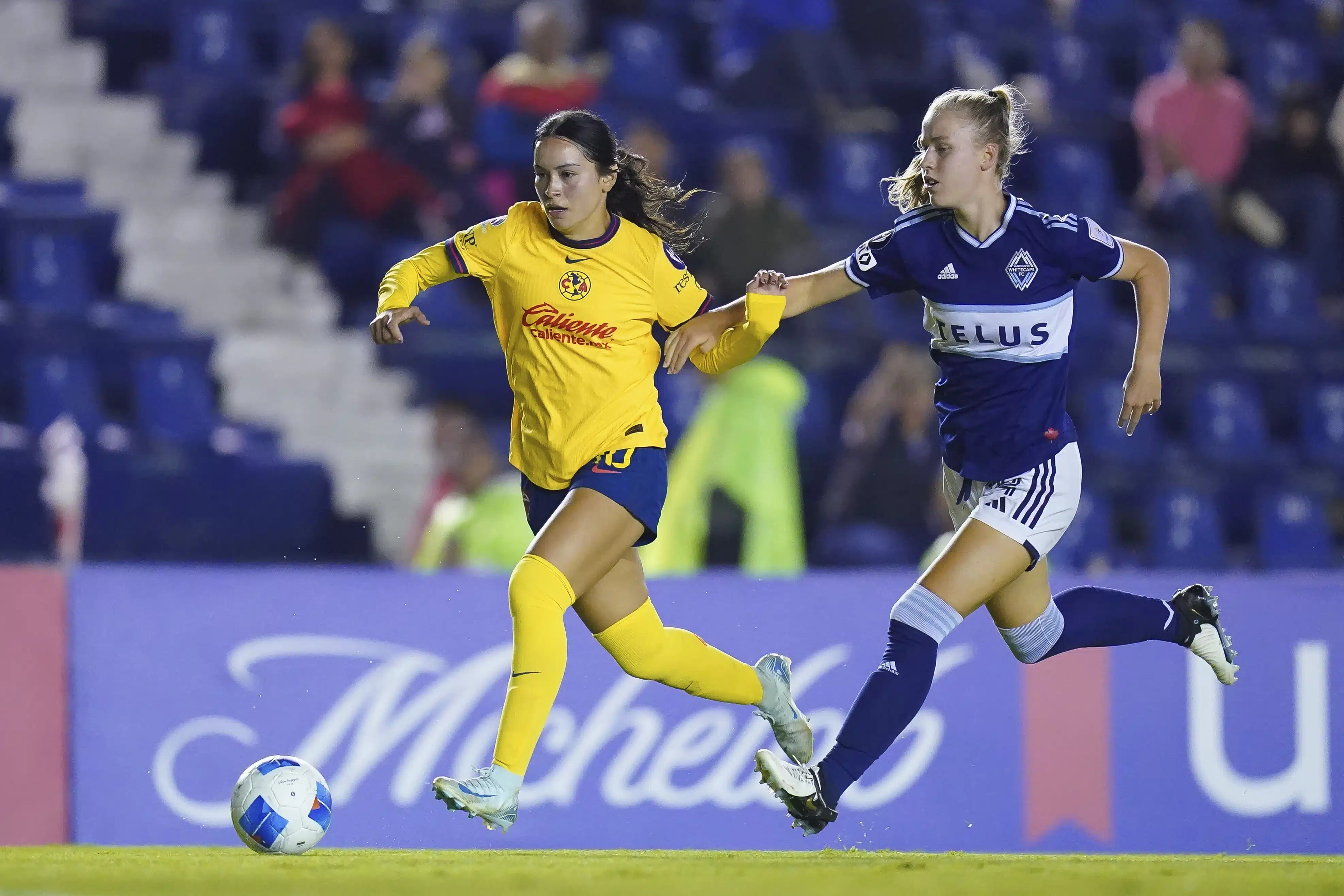 Futbolistas del América Femenil y Vancouver Whitecaps