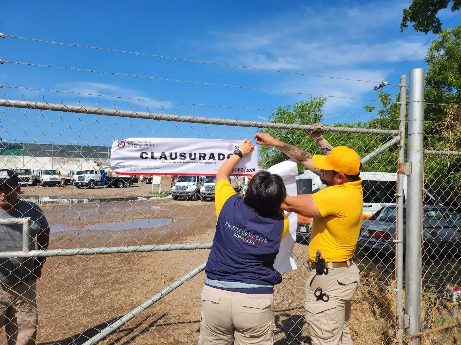 Autoridades aplican sellos de clausura tras explosión e incendio en Juntas del Humaya.