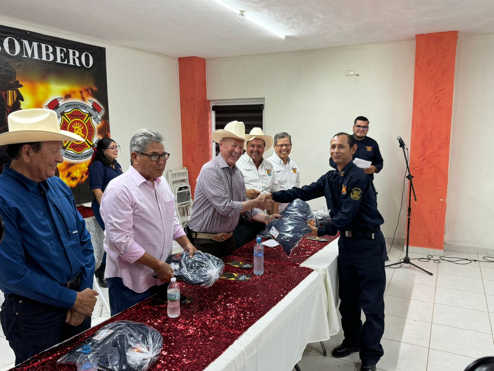 Reconocimiento a Bomberos de Angostura