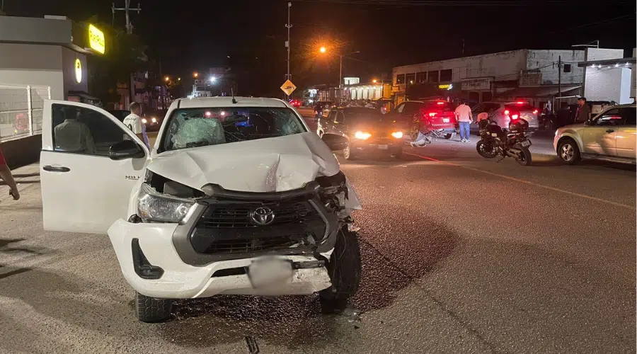 De una camioneta involucrada resultaron tres personas lesionadas, entre ellas un bebé de 3 meses de edad.