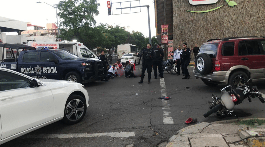 El percance se registró en el cruce de la avenida Álvaro Obregón y bulevar Emiliano Zapata este lunes.