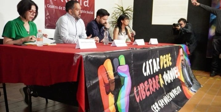 Manuel Guerro en una rueda de prensa tras su regreso a México