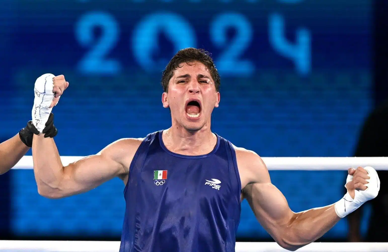 Marco Verde celebra su triunfo en la competencia de boxeo en París 2024