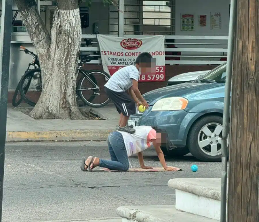 Menores pedigüeños en calles de Los Mochis