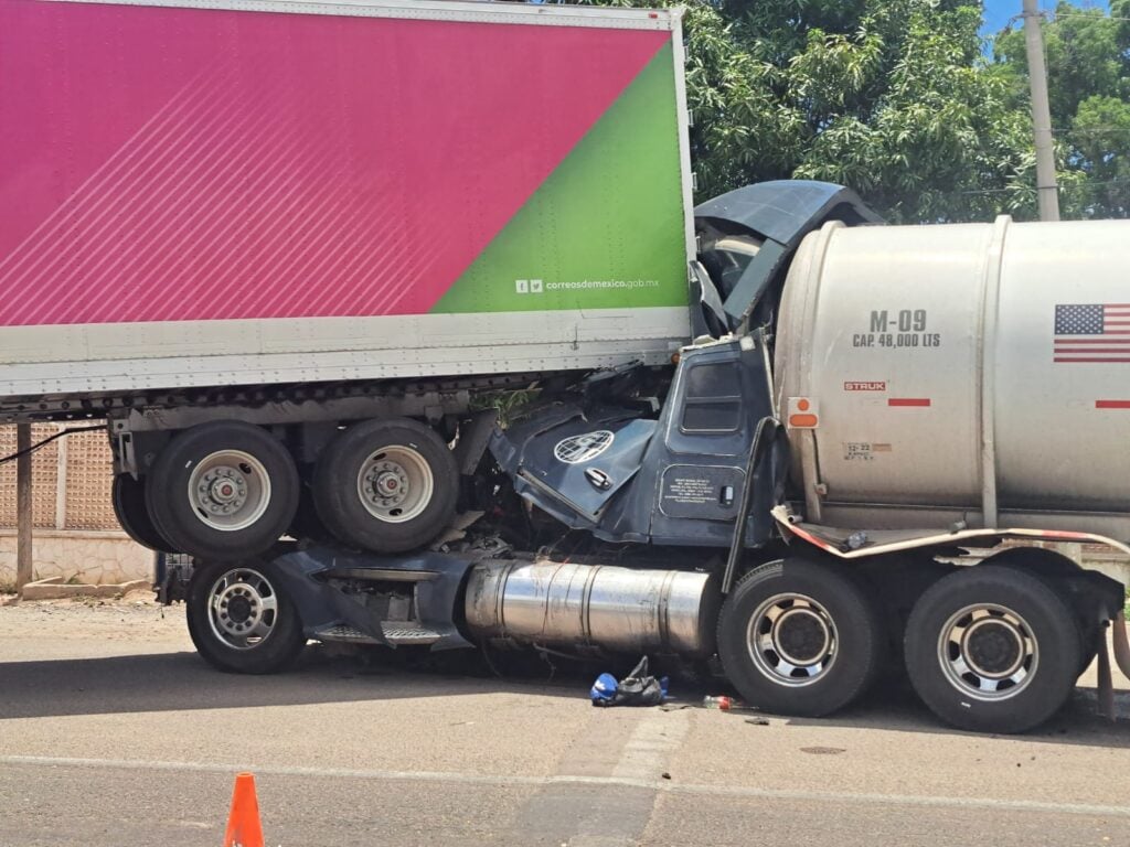 Accidente de tráiler en Guasave