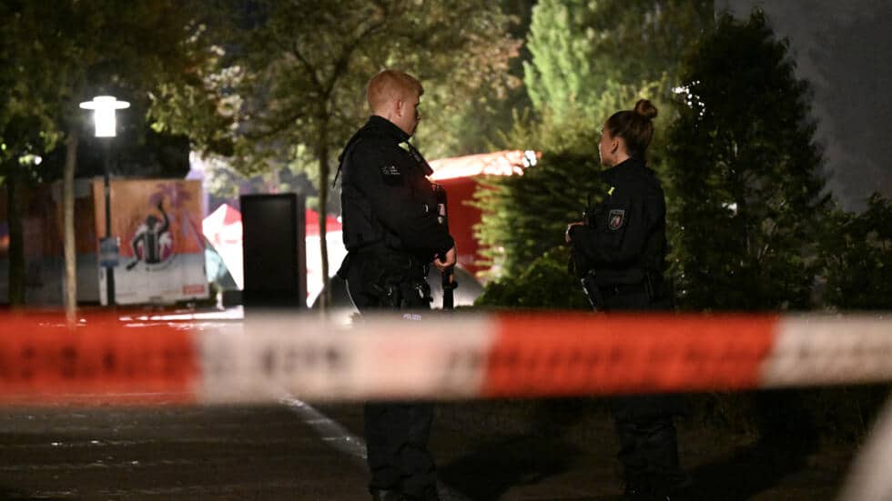 La policía de Alemania asegura el lugar tras un ataque con cuchillo durante un festival