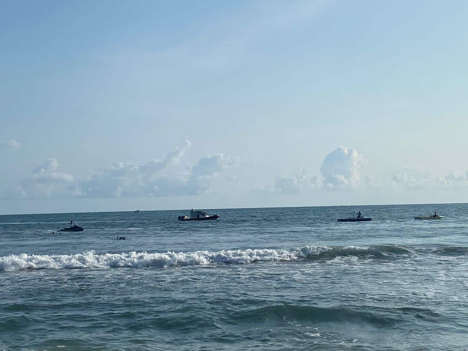 El Salvamento Acuático de Mazatlán rescatan del mar una persona