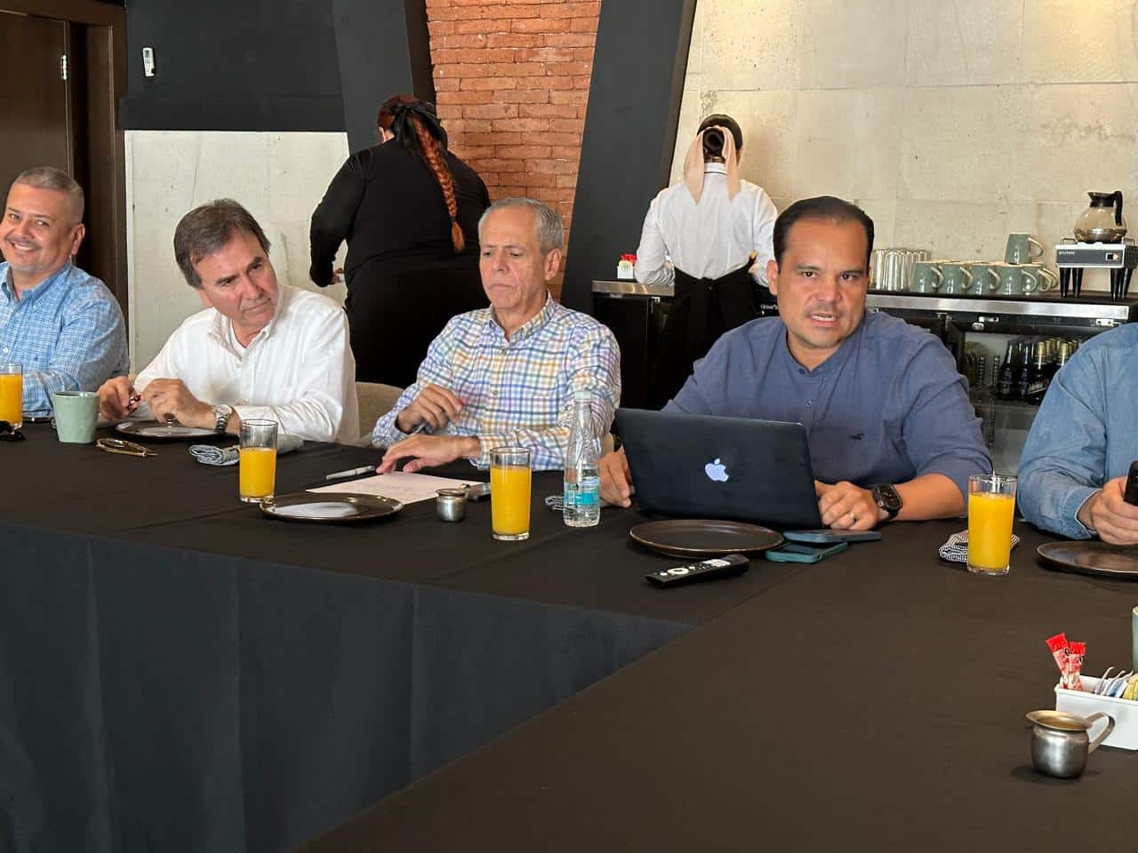 líderes empresariales de Ahome y el alcalde Gerardo Vargas