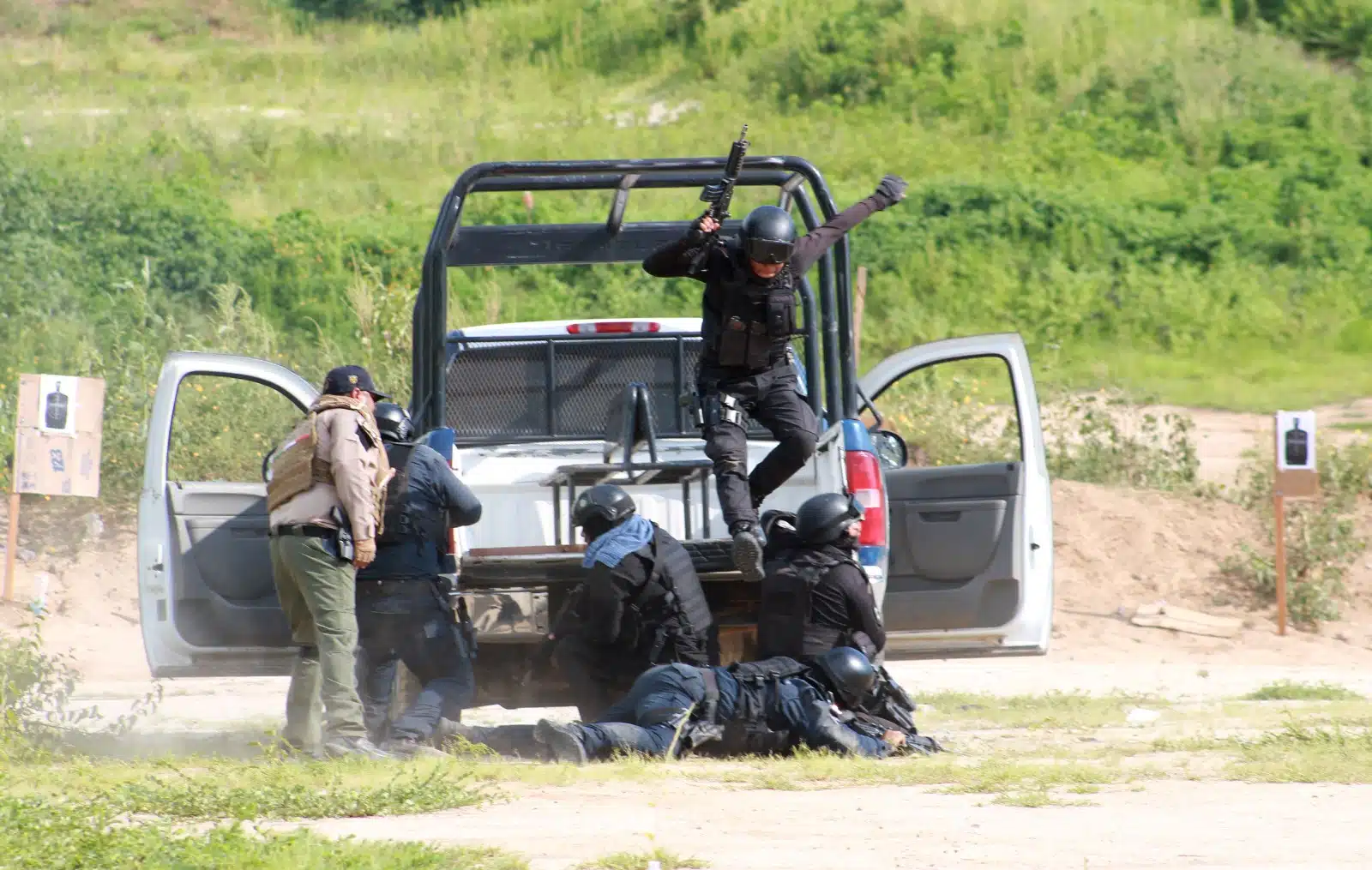 80 elementos Policía Municipal practica tiro vehicular Mazatlán