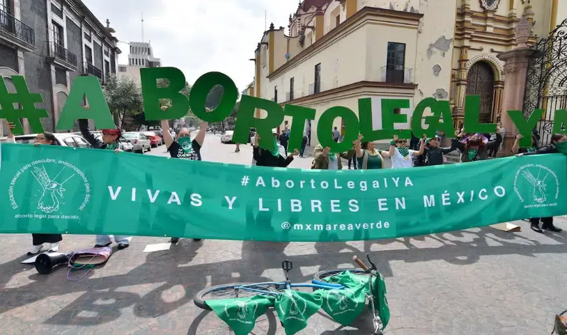 Colectivos feministas entregan propuesta para la despenalización del aborto en Edomex