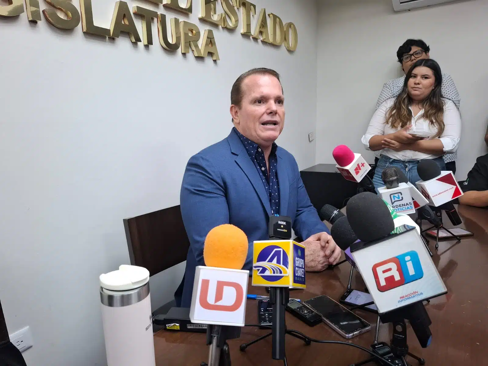 Adolfo Beltrán Corrales en conferencia de prensa