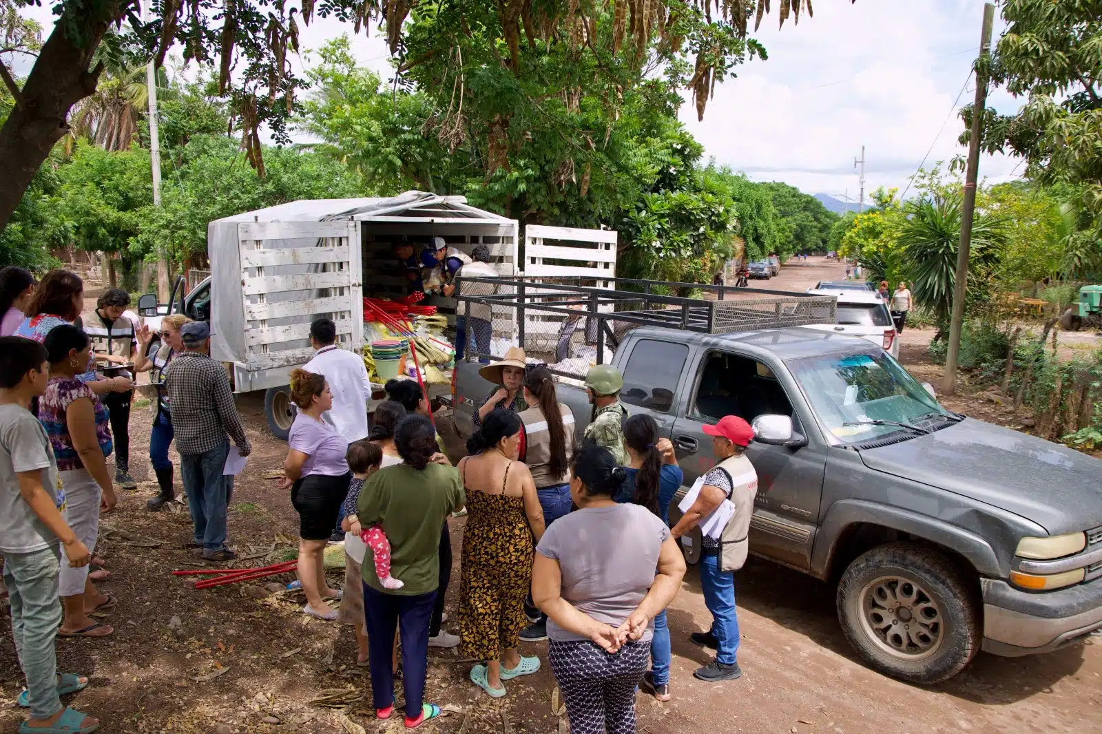 Entrega de apoyos en la zona rural de Rosario y Concordia por parte de Sebides.