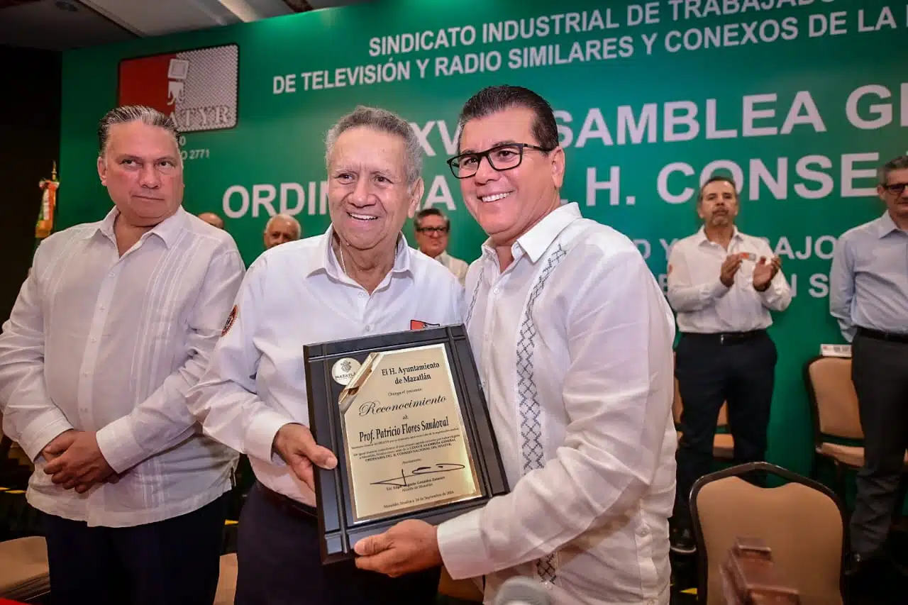 Alcalde Édgar González Zataráin junto a Patricio Flores Sandoval.