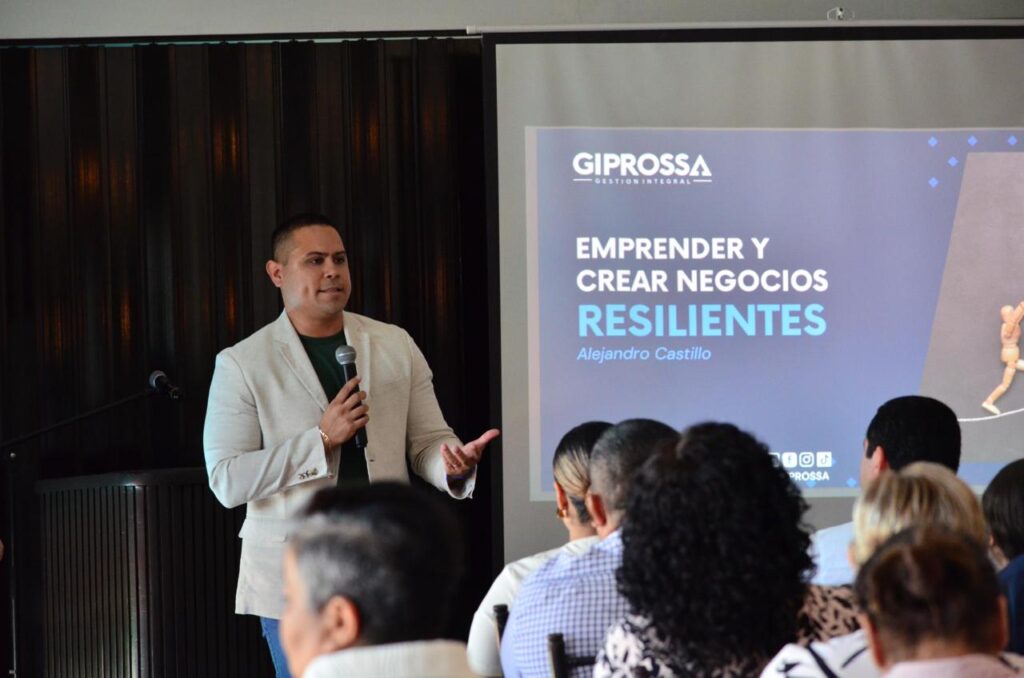 Asisten más de 90 empresas y emprendedores a curso en Mazatlán