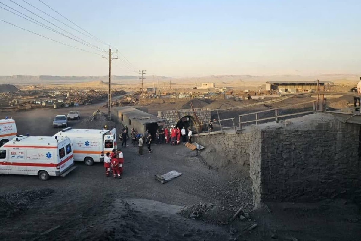 Aumentan las víctimas tras explosión de mina en Irán; continúan labores de rescate