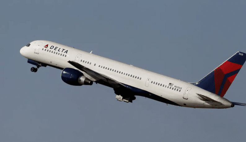 Pasajeros sufren hemorragias en nariz y los oídos tras una falla en el avión ¿Qué pasó?