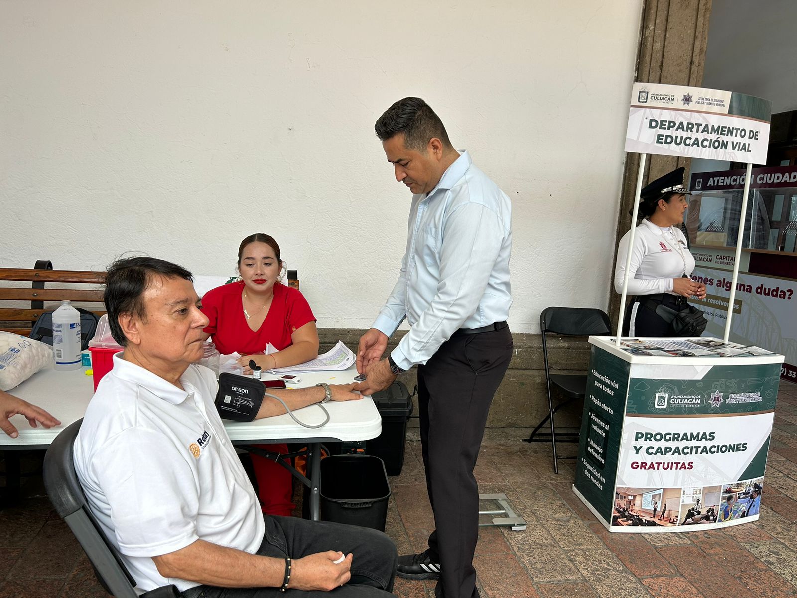 Ayuntamiento de Culiacán realiza prueba de glucosa y presión arterial