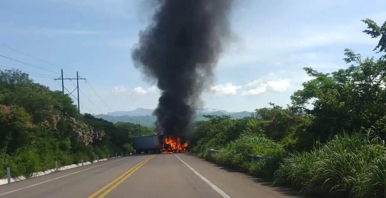 Bloqueo en la carretera que va hacia Mesillas en Concordia