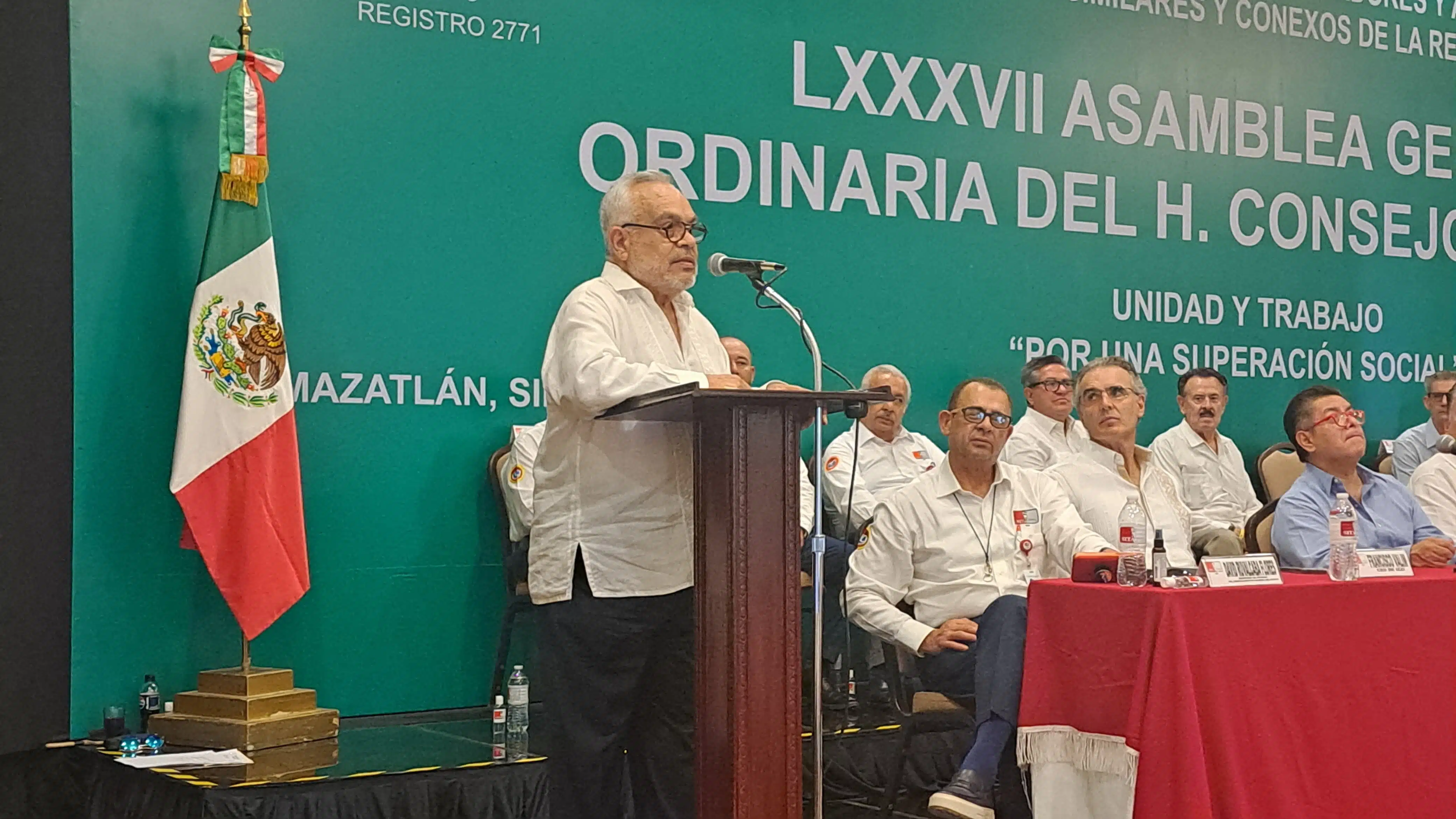 Carlos Aceves del Olmo, dirigente de la Confederación de Trabajadores de México (CTM).