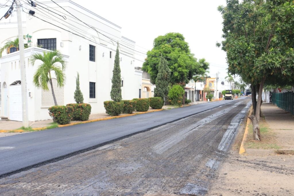 Trabajo de carpeta asfáltica en Mazatlán