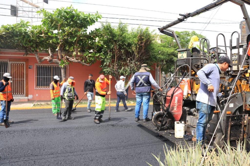 Trabajo de carpeta asfáltica en Mazatlán