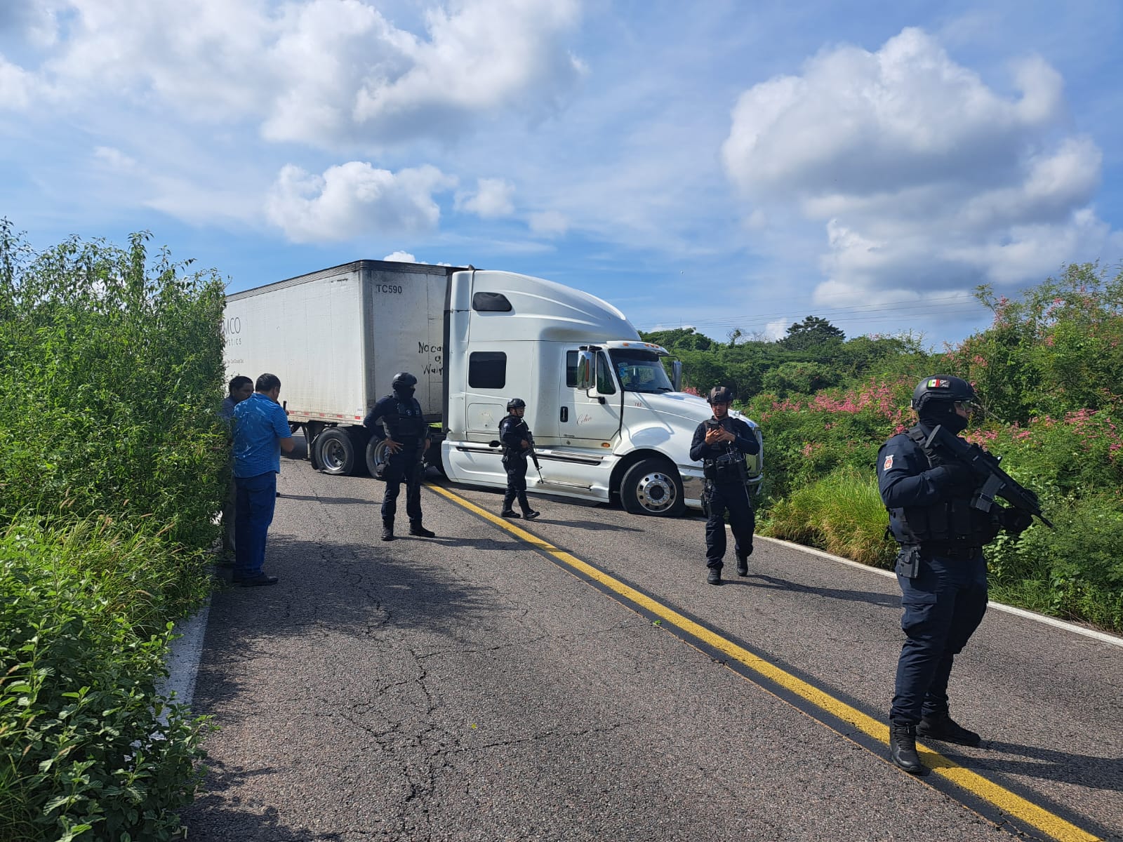 Carretera bloqueada en Las Labradas, San Ignacio