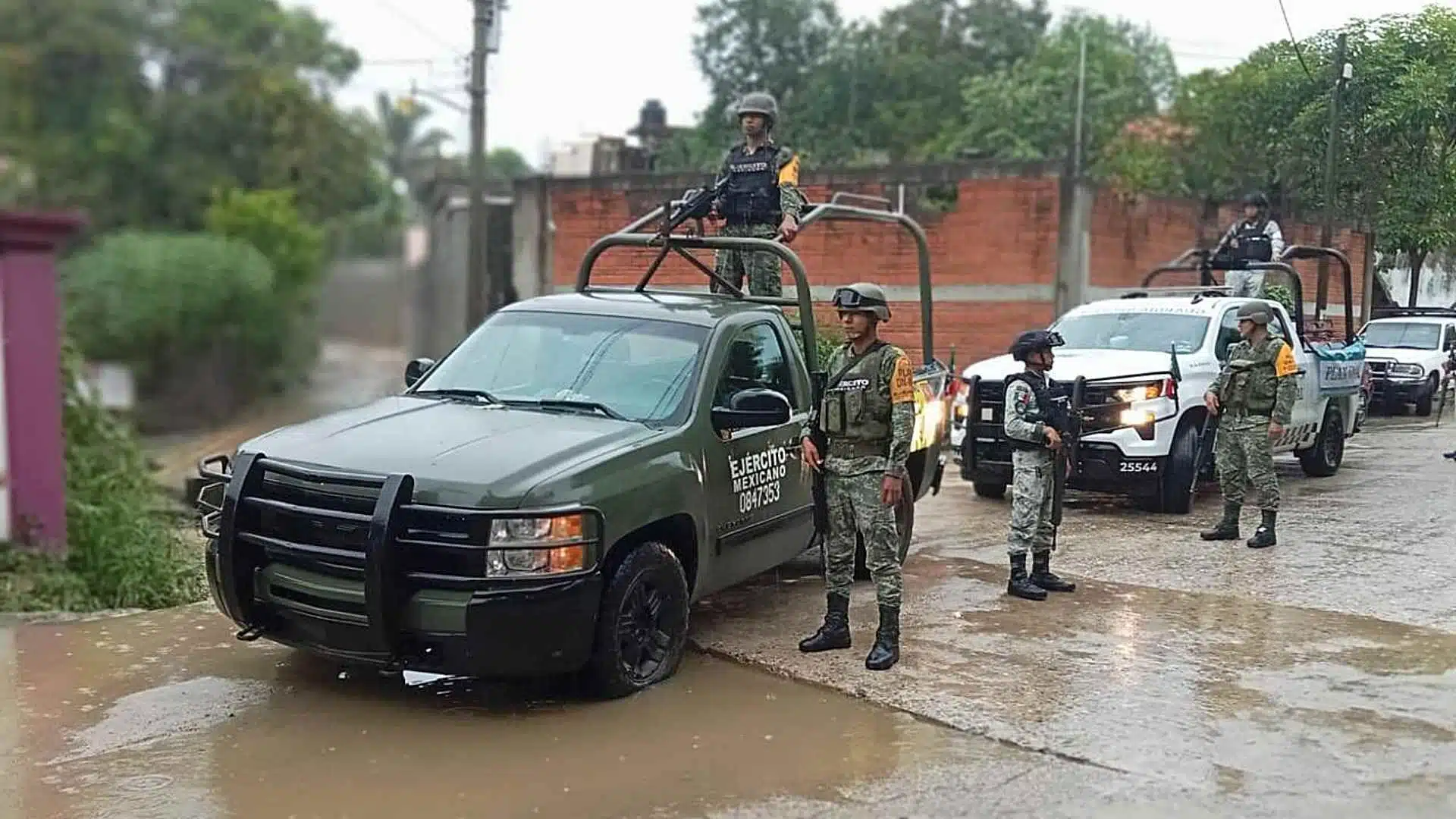 Casi 12 mil militares apoyan a la gente de Guerrero y Quintana Roo