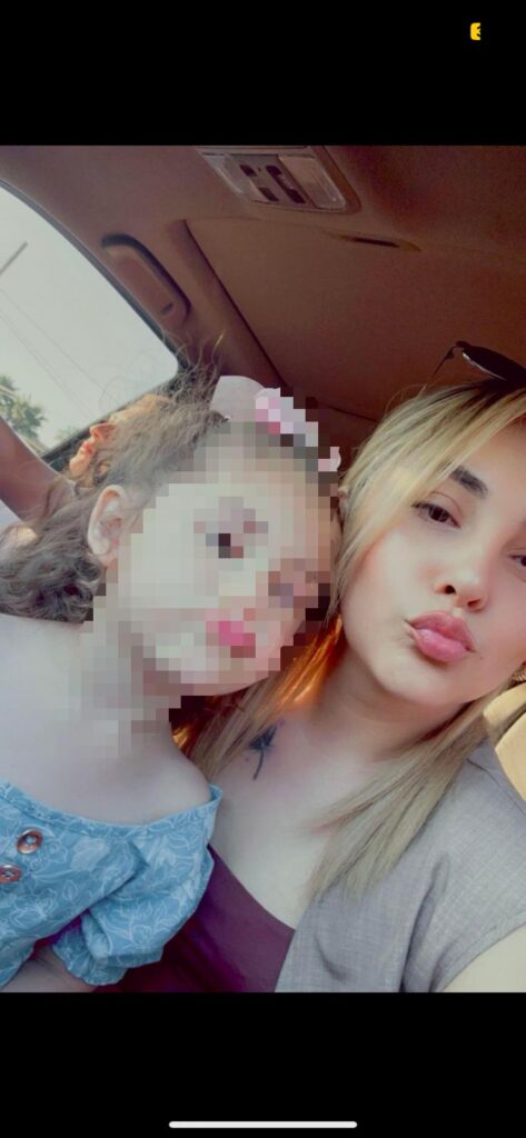 Dulce María junto a su hija Kim.