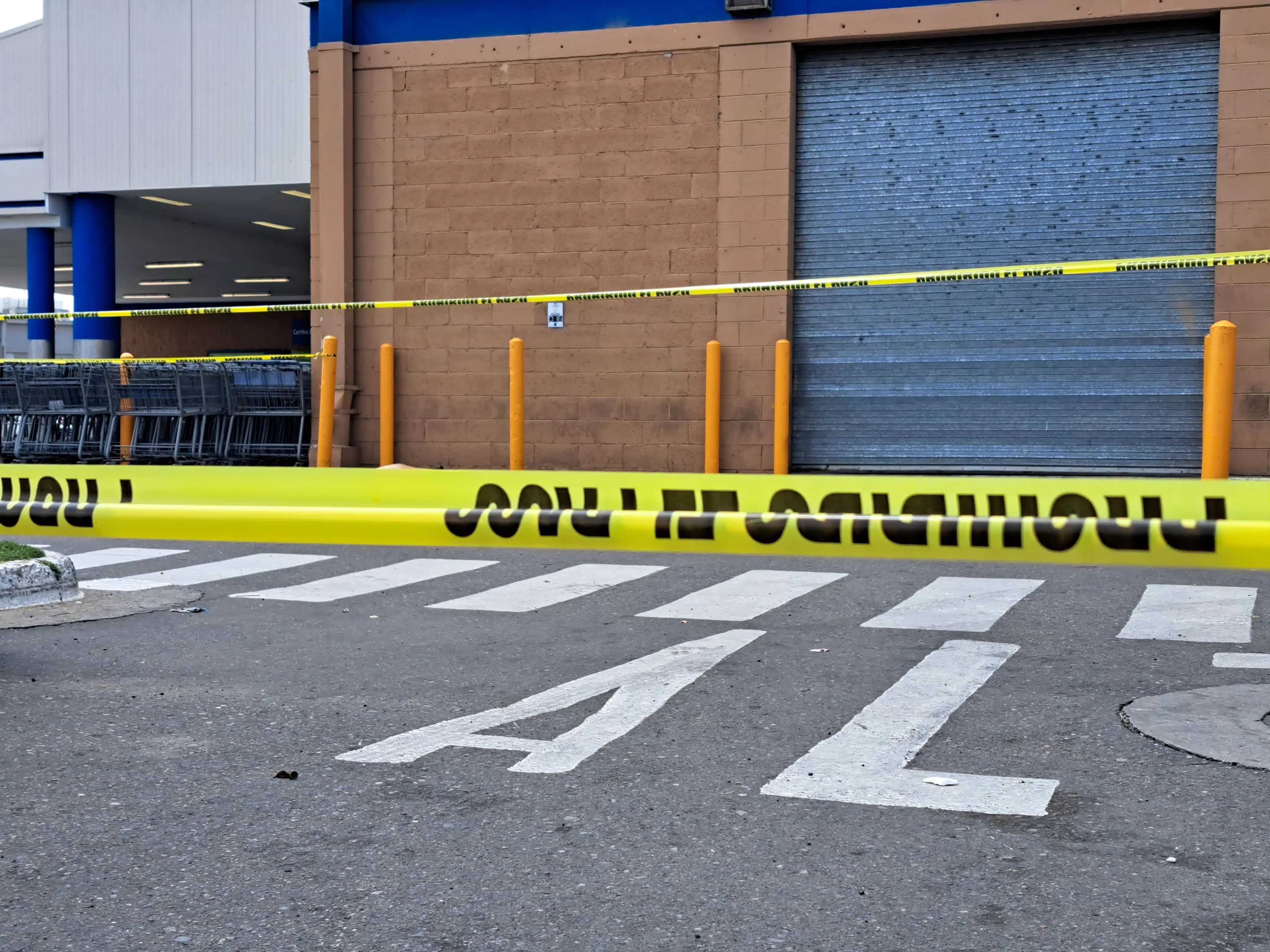 Con arma de fuego asesinan a un hombre afuera de supermercado al sur de Culiacán