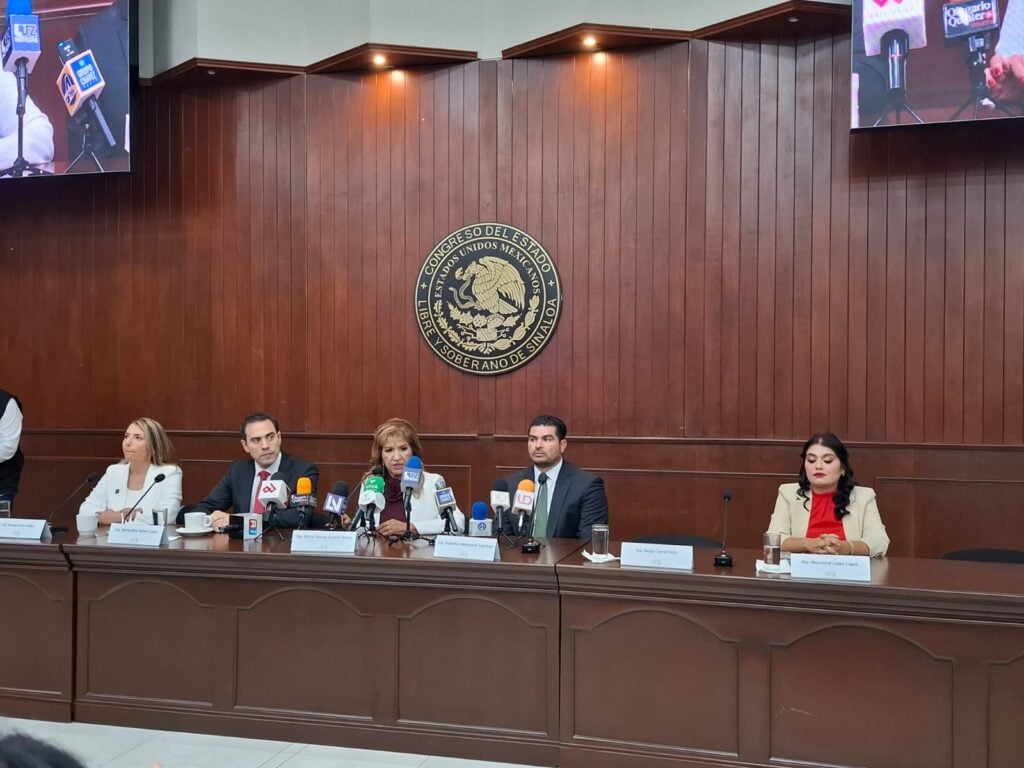  Coordinadores del grupo parlamentario ofrecieron conferencia de prensa y aseguraron que trabajaran por el bienestar de los sinaloenses