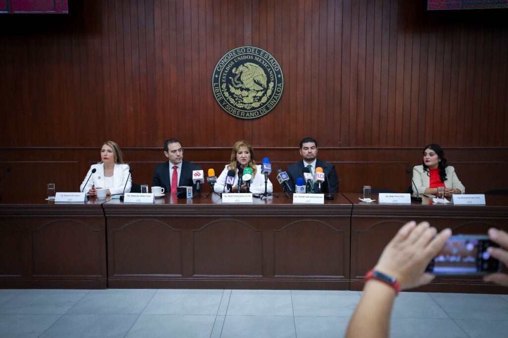  Coordinadores del grupo parlamentario ofrecieron conferencia de prensa y aseguraron que trabajaran por el bienestar de los sinaloenses