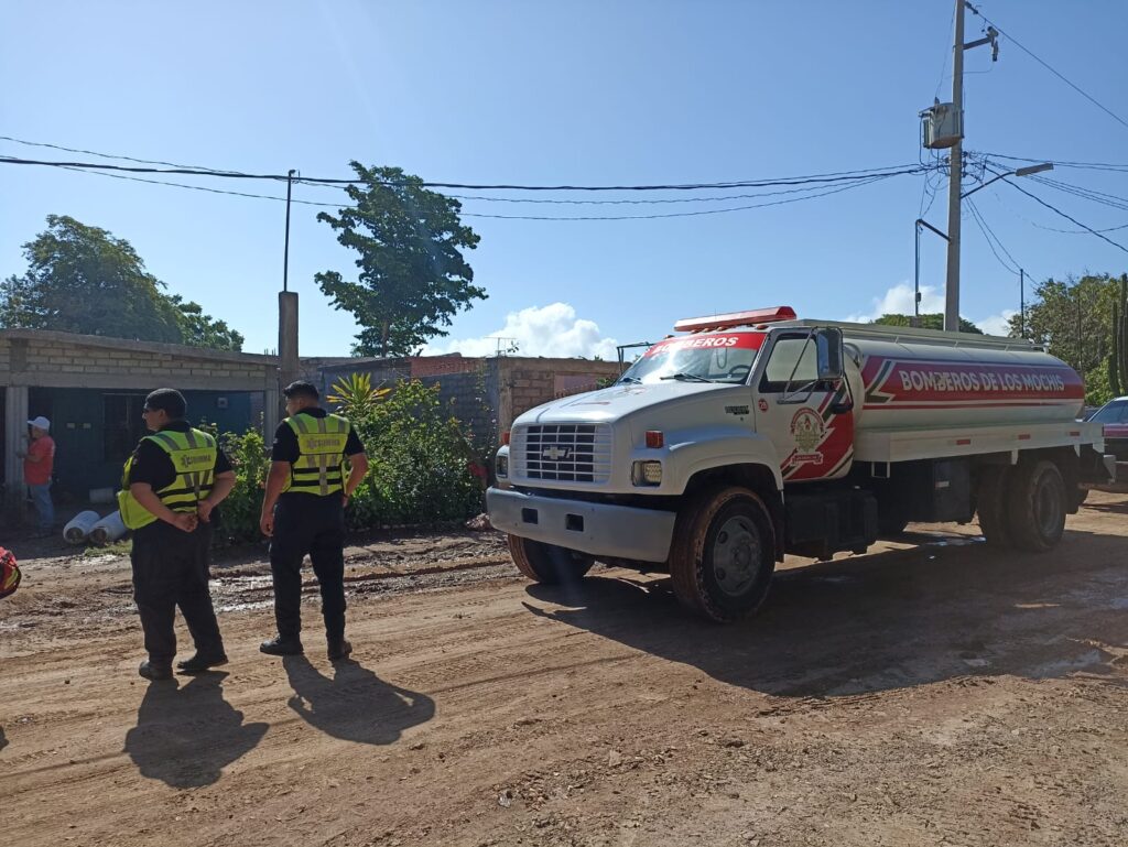 Cortocircuito provoca incendio en casa en la comunidad de Campo Estrada, Ahome