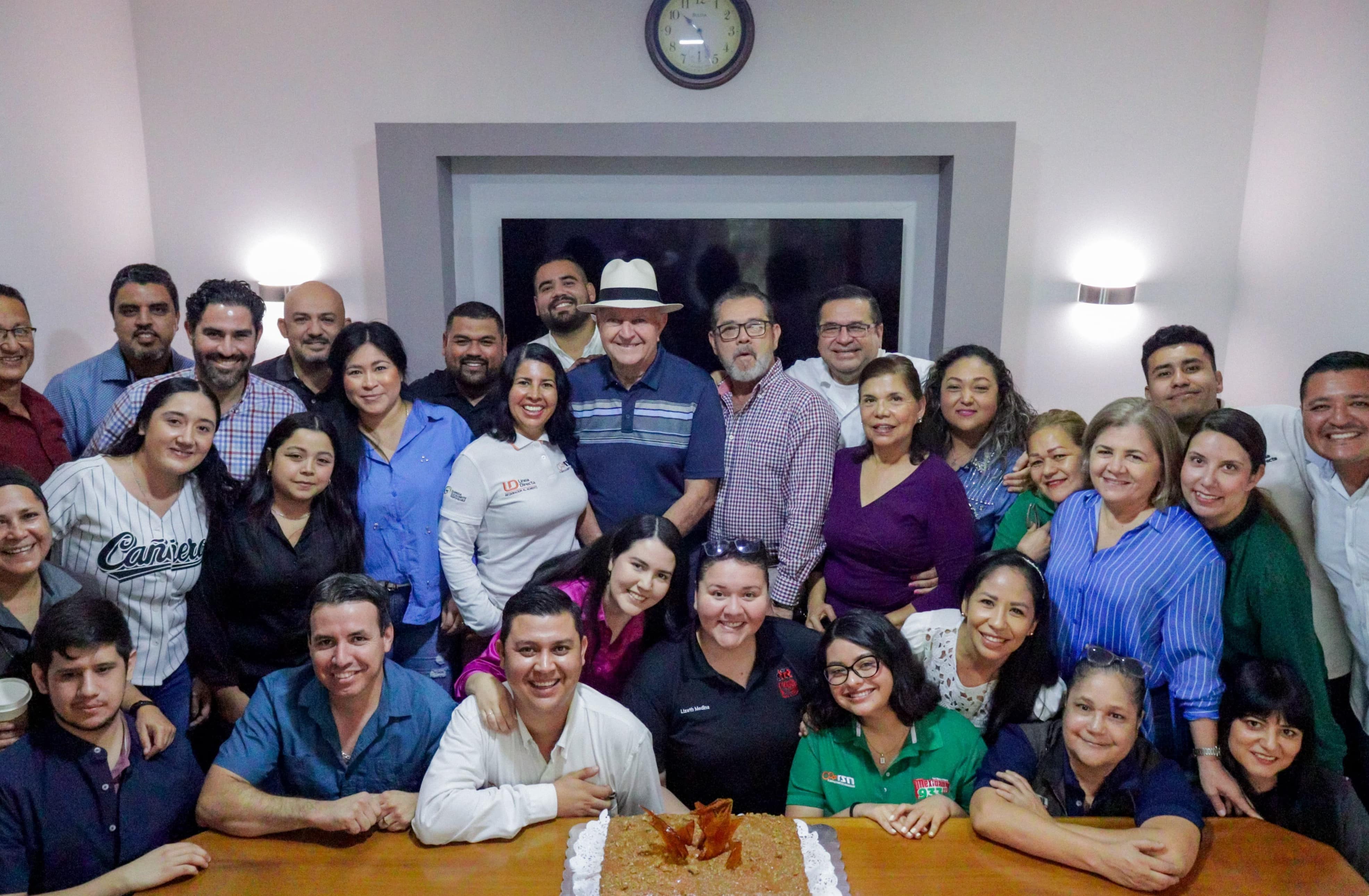 Empresas Megablock, Maika, Roalma, RSN y Línea Directa celebraron el cumpleaños del ingeniero Manuel Francisco Pérez Muñoz en Los Mochis.