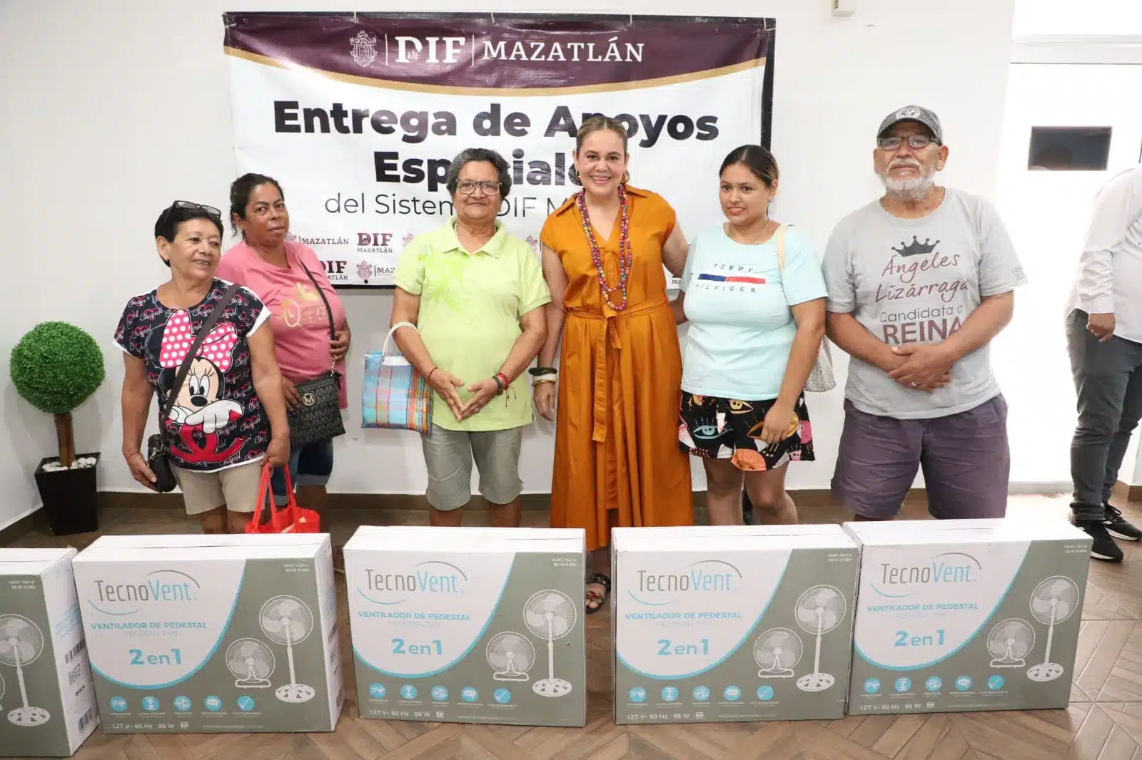 DIF Mazatlán Entrega abanicos a familias