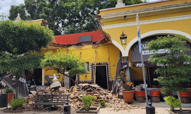VIDEO: Captan aparatoso desplome de bóveda en el Parián de Tlaquepaque, Jalisco