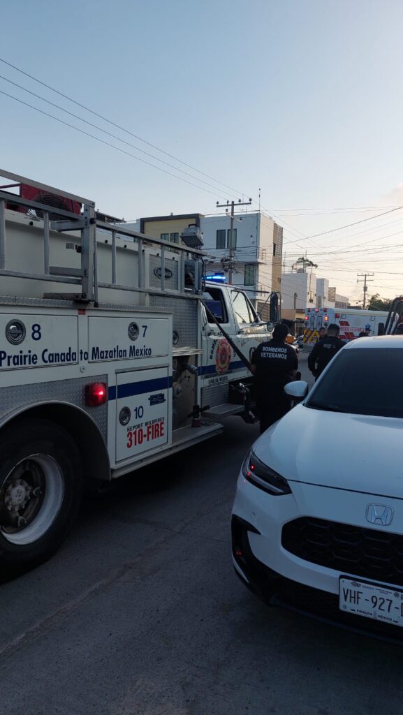 Camión de Bomberos Veteranos Mazatlán.