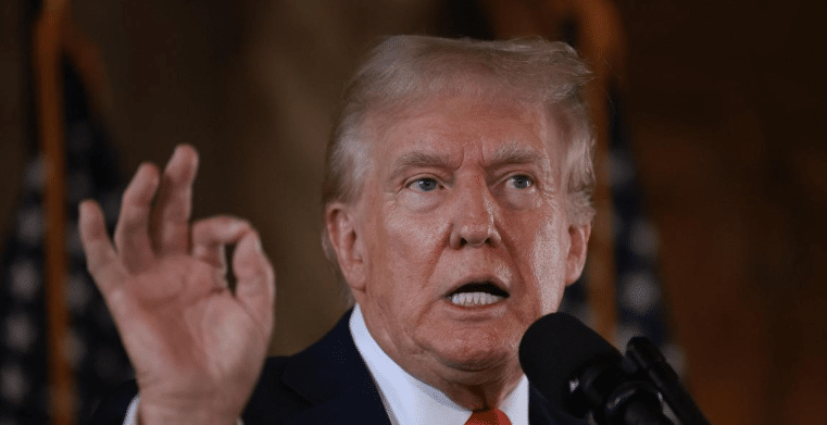 Trump arremete contra demócratas, llamándolos 